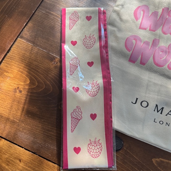 Jo Malone Cream Tote with Pink Pouch - Picture 2 of 3